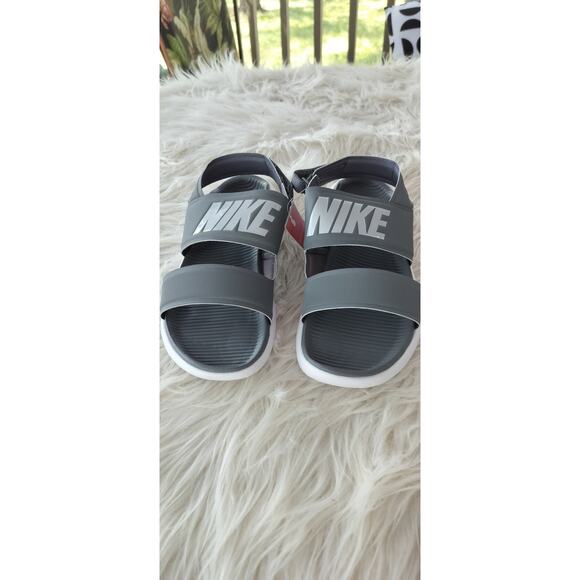 4046) Nike Women's Tanjun Cool Grey White Sandal Size US 8 - Picture 1 of 9